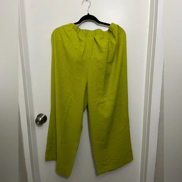 NYC Women's Vibrant Green Wide Leg Pants - Picture 3 of 4